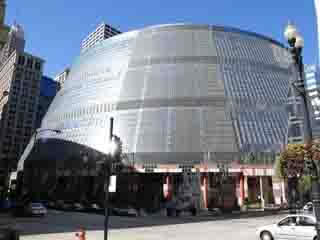  シカゴ:  Illinois:  アメリカ合衆国:  
 
 James R. Thompson Center